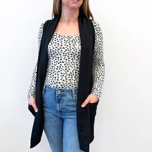 Buttercream Clothing // local brand // VEST // Size Medium // EUC